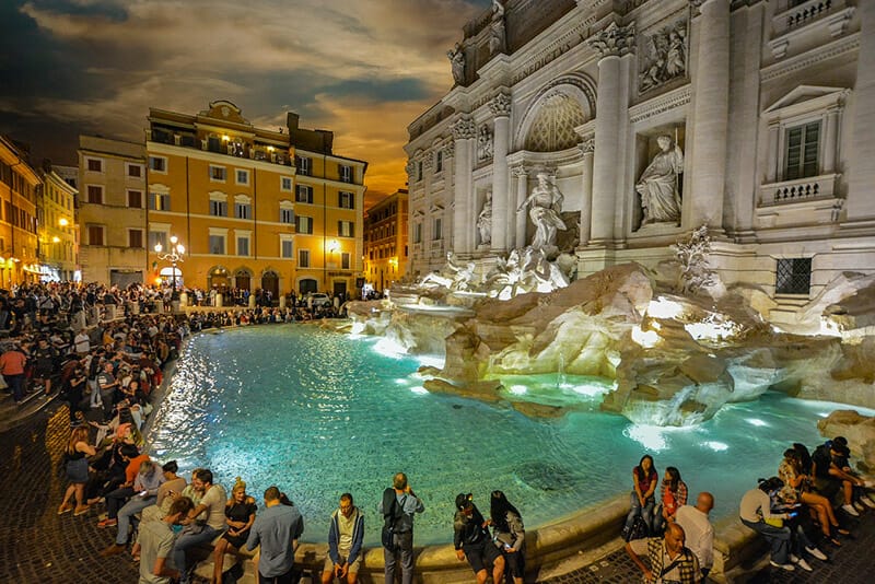 Fontaine de trevi le soir