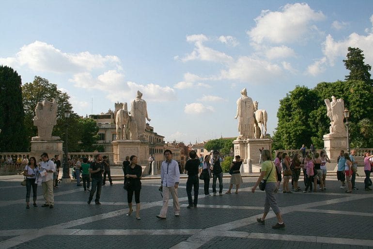 visite place capitole rome statues