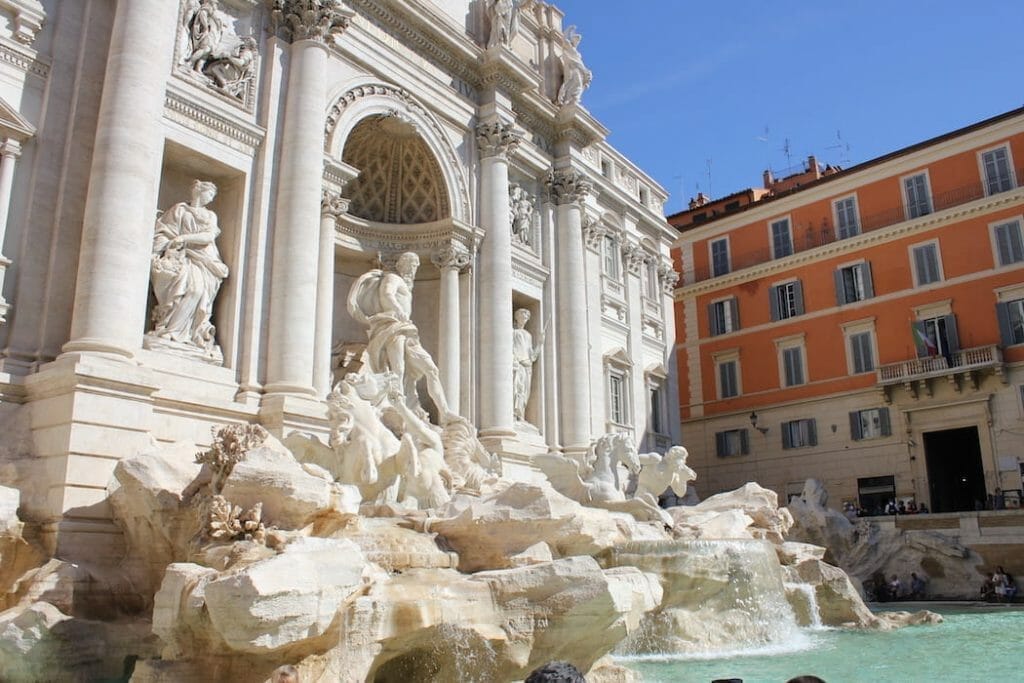 fontaine de trevi monument rome