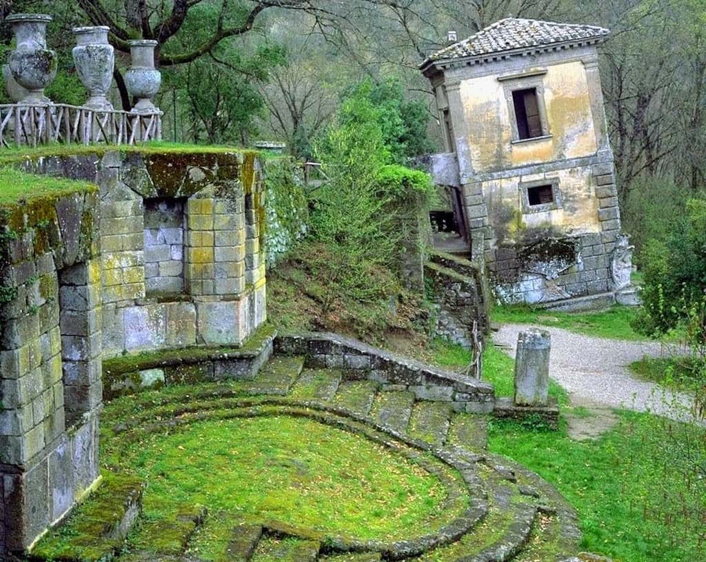 maison_penchee_@lashojasdelbosque parco dei mostri