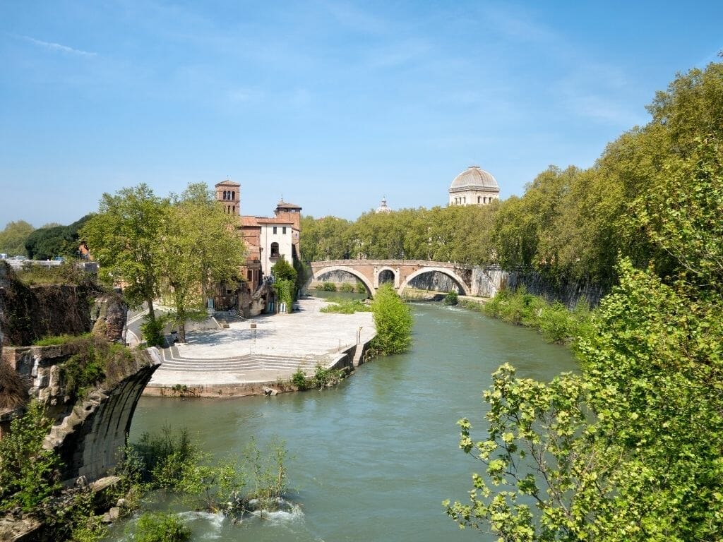 Les bords du Tibre en Avril Les bords du Tibre en Avril