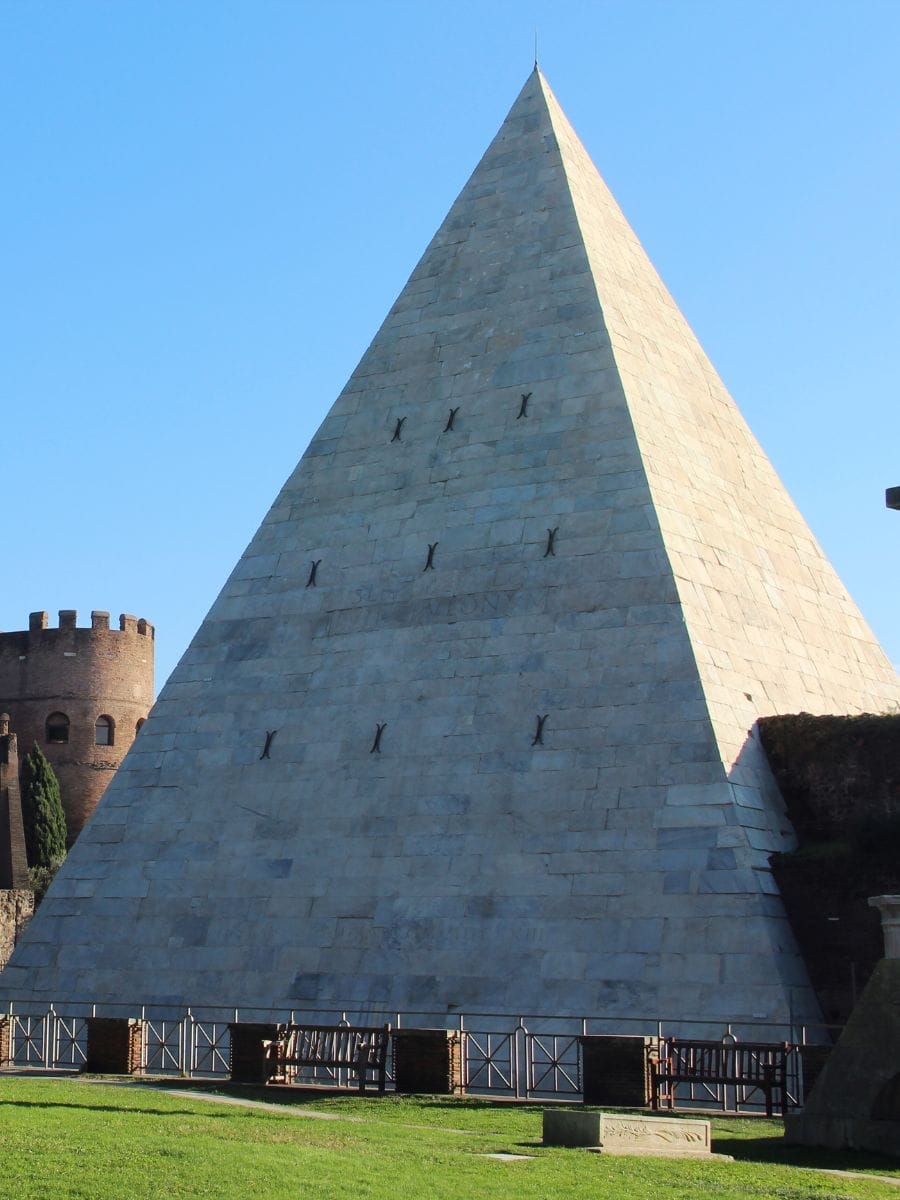 La colline de l'Aventin à Rome - Pyramide de Rome